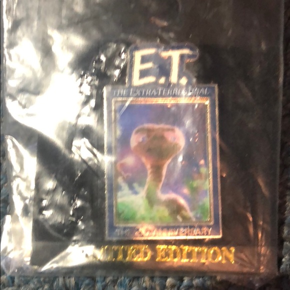 Limited edition universal pin - Picture 2 of 2